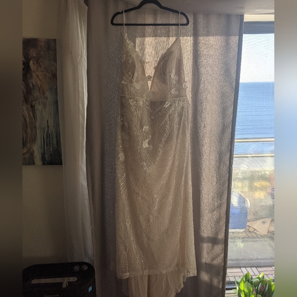 Wedding dress - Picture 6 of 11